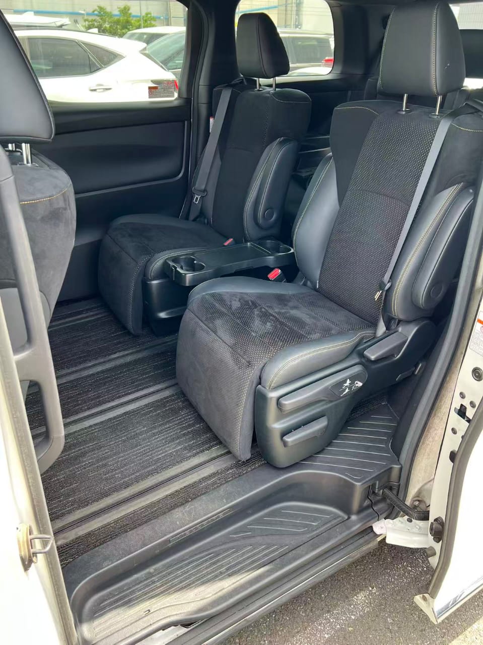 
								Toyota vellfire golden eye 2 (87014) full									