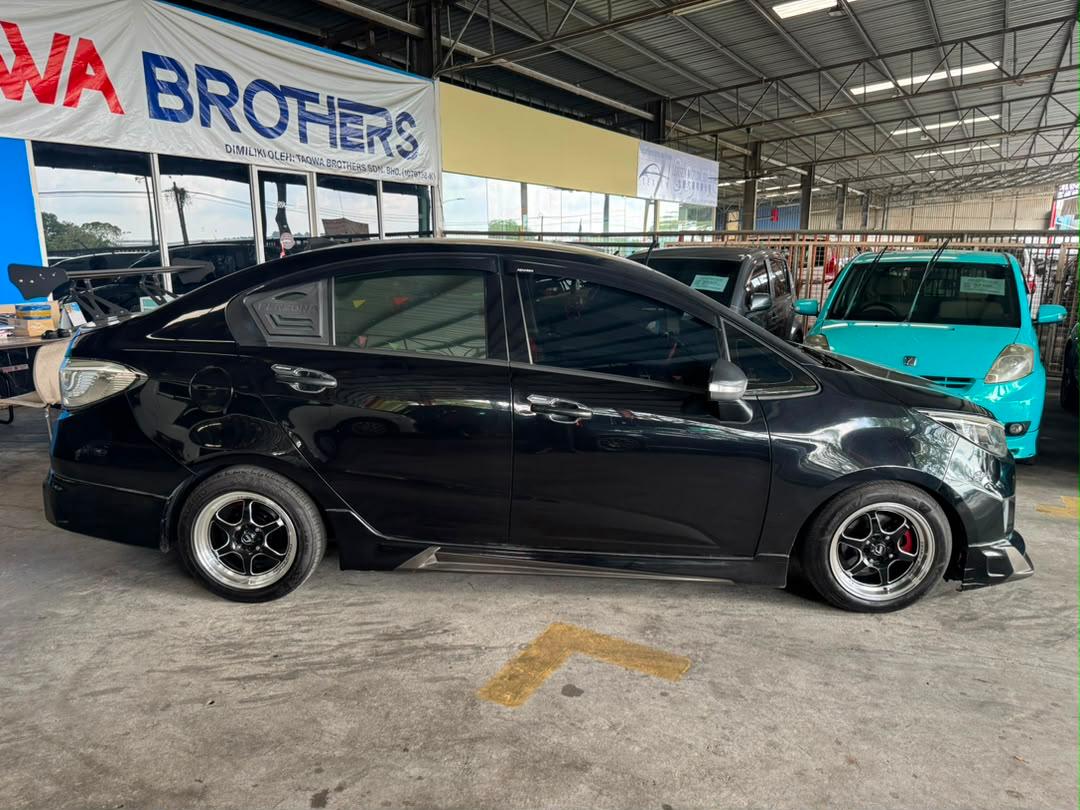 
								proton persona 1.6 manual CDY502 full									