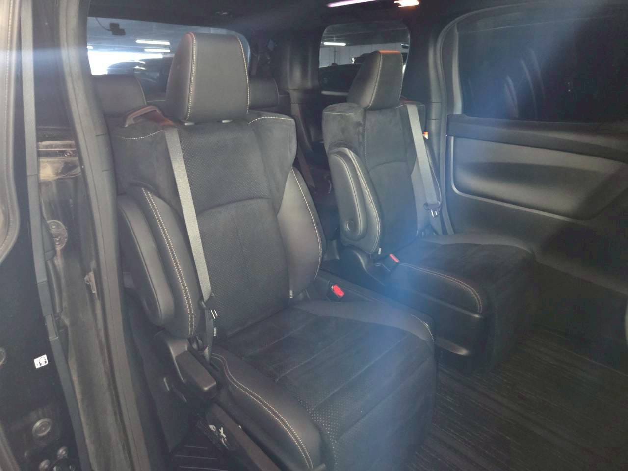 
								2023 toyota vellfire golden eyes 3(54387) full									