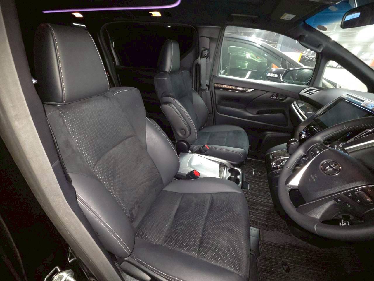 
								2023 toyota vellfire golden eyes 3(54387) full									