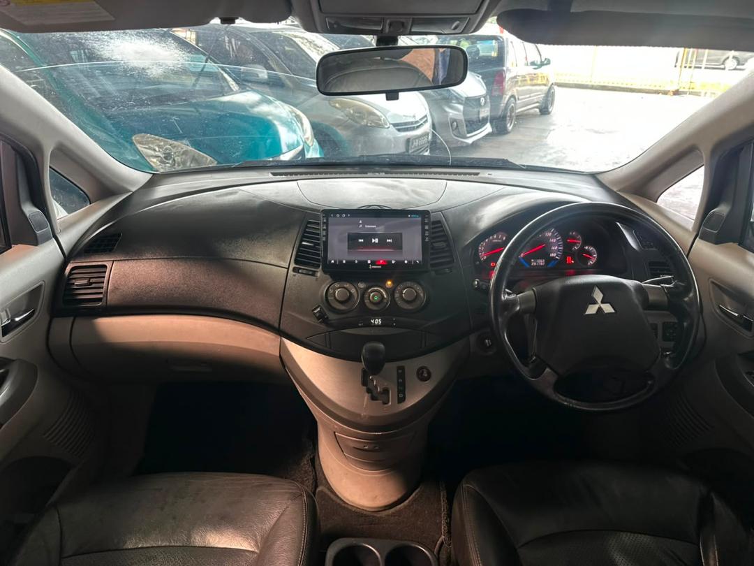 
								WSY5788 MITSUBISHI GRANDIS 2.4 full									