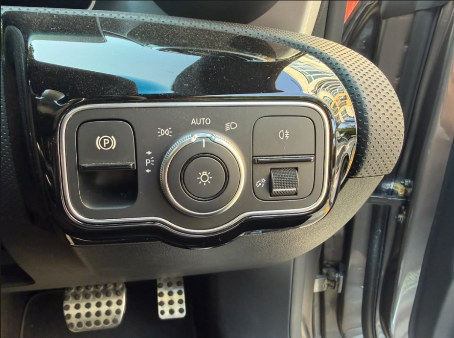 
								mercedes benz cla180 98284 full									