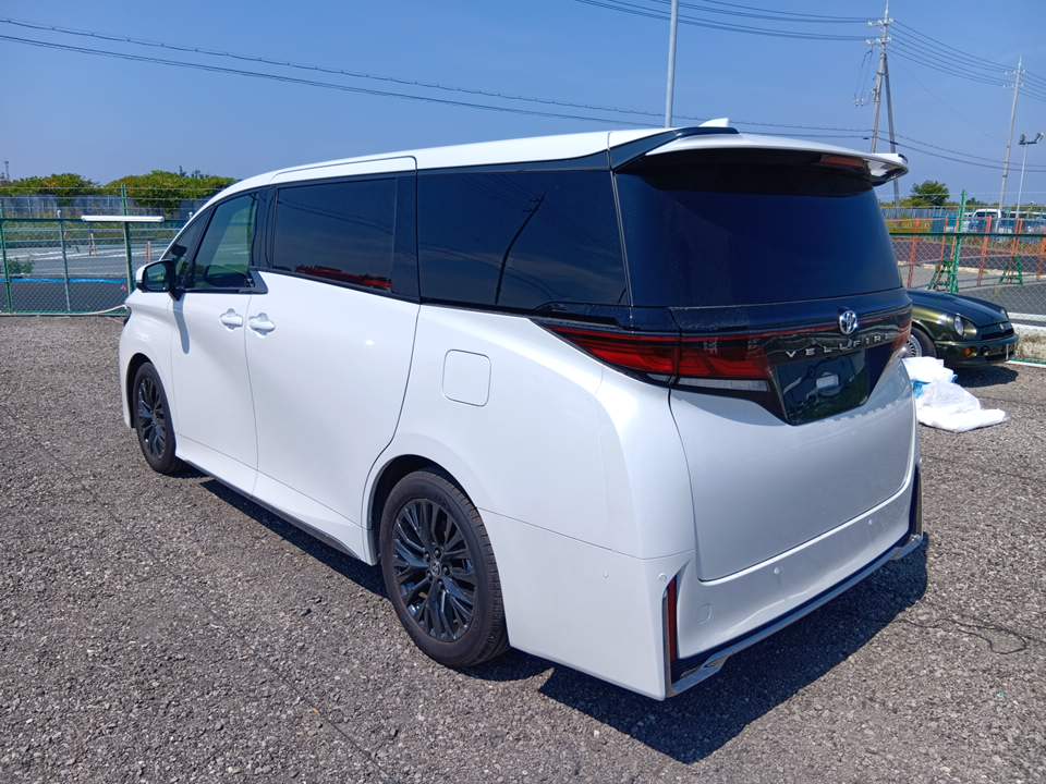 
								toyota vellfire z premier 13065 full									